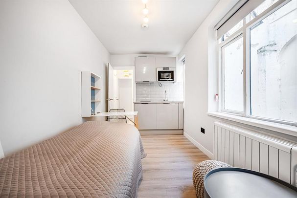 Studio to rent - Photo 1