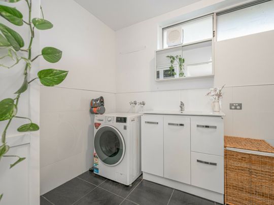 This stunningly finished one-bedroom, one-bathroom apartment stands out from the crowd! - Photo 1