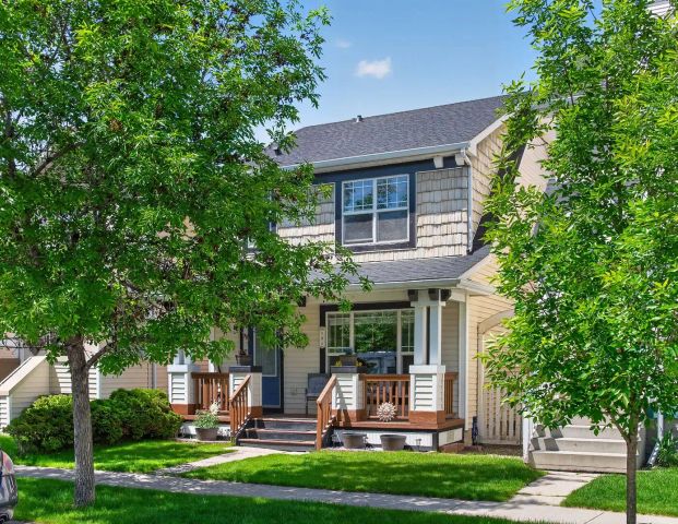 Spacious 4-Bedroom Home in McKenzie Towne with Heated Double Garage — 4 Bedrooms House - Photo 1
