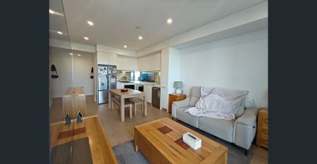 Modern One-Bedroom Apartment plus study nook - Photo 4