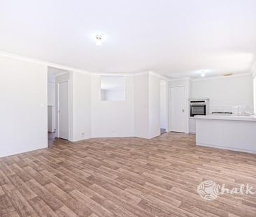 COMFORTABLE FAMILY HOME IN QUIET STREET! - Photo 3