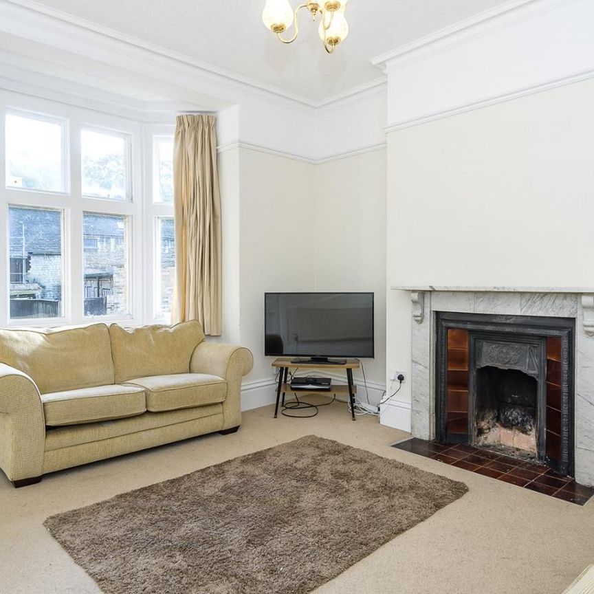 Minster Precincts, PE1 1XS, Peterborough - Photo 1