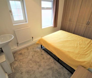 4 bedroom terraced house to rent - Photo 6