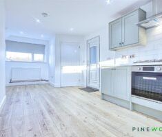 3 BEDROOM House - Semi-Detached - Photo 2