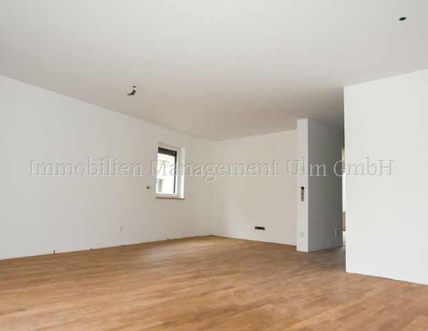 Wunderschöne 2-Zimmer-Wohnung mit Balkon und Tiefgaragenstellplatz! - Photo 1