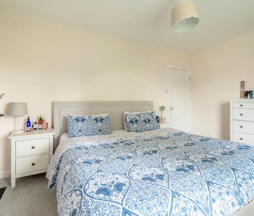 3 bedroom semi-detached house to rent - Photo 5