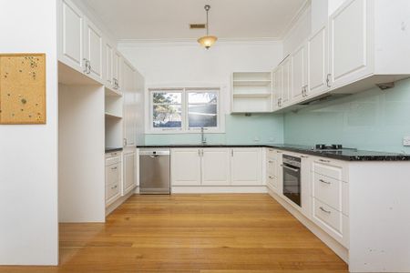 Three-Bedroom Home, superb location - Photo 3