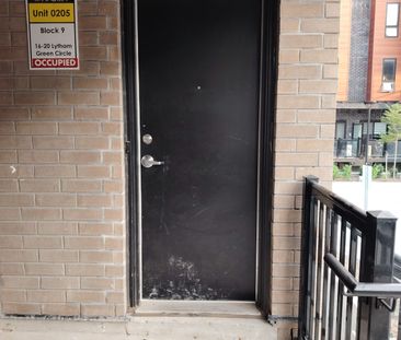 For Lease - 20 Lytham Green Circle, Newmarket, Ontario - Photo 6