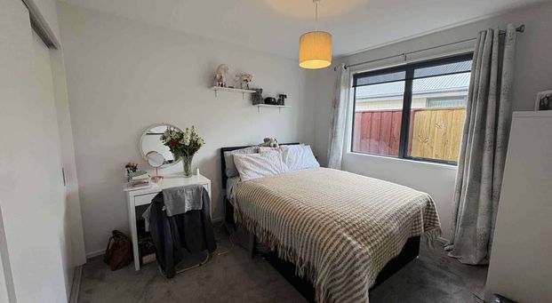 Modern 3-Bedroom Home in Fantastic Location - Photo 1