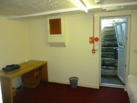 5 bedroom terraced house to rent - Photo 5