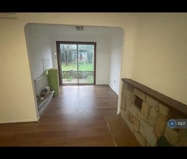 3 bedroom end of terrace house to rent - Photo 2