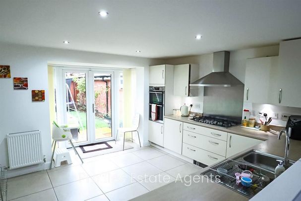 4 bedroom detached house to rent - Photo 1