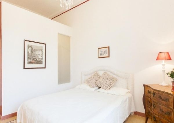 Center-Historic Jewish Quarter: Elegant apartment situated in beautiful Palazzo Nobiliare. Entrance, spacious living with original wood frescoed ceilings, large modern dining and kitchen, 4 bedrooms, 4 Baths, small terrace. #1527