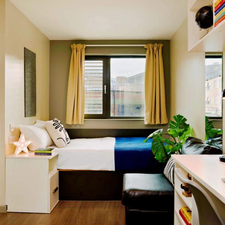 Silver Studio with Wet Room - Photo 1