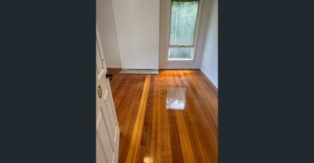 3 Bedroom house in quiet area, next to Thornbury high school, big backyard. - Photo 3