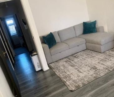 2 Bed Flat, Quilter Close, LU3 - Photo 1