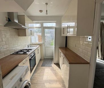 3 bedroom semi-detached house to rent - Photo 4