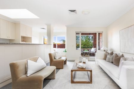 Top Floor Apartment in the Heart of Mosman Village - Photo 2