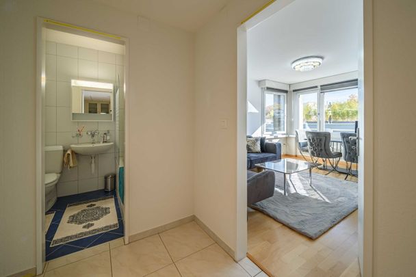 Renovierte und möblierte 2.5-Zimmer-Wohnung in Zug mit Seesicht - Photo 1