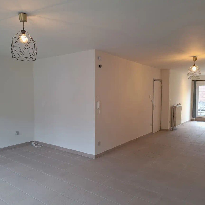 3-slaapkamerappartement met terras en garage op de 1ste verdieping. - Photo 1