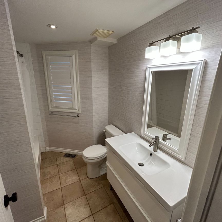 For Lease - 15 Castlefield Avenue Unit# Upper, Toronto, Ontario - Photo 1