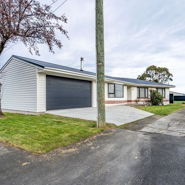 Fully renovated 4 Bedroomed home in Grasmere - Photo 1