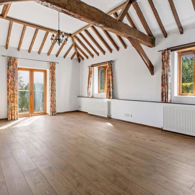 2 bedroom barn conversion to rent - Photo 1