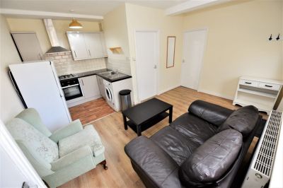 1 bedroom Flat in Lea Farm Drive, Leeds - Photo 2