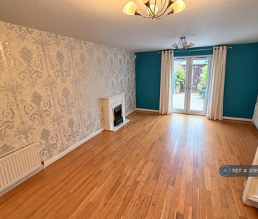2 bedroom end of terrace house to rent - Photo 1