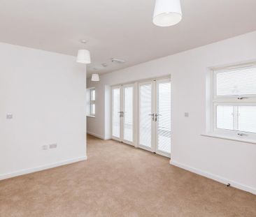 3 bedroom flat to rent - Photo 1
