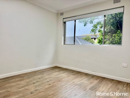 Air Conditioned, North Facing, Approx 900 Metres to Beach - Photo 2