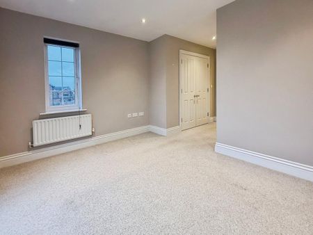 4 bedroom detached house to rent - Photo 3