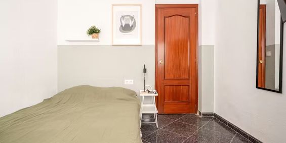 Calle Mirarosas, Málaga, Andalusia 29011 - Photo 3