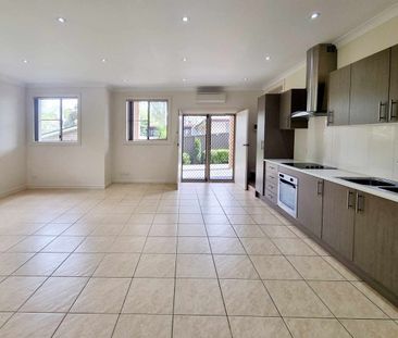 Spacious Low Maintenance Flat - Photo 3