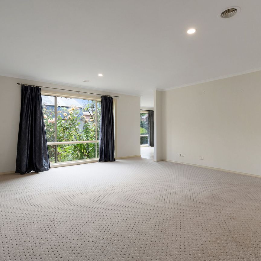 LAKESIDE LIVING! - Photo 1