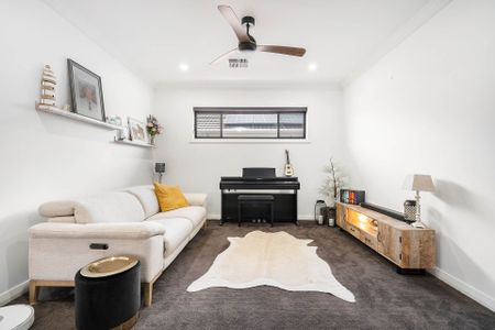 Your Grand Dream Home Has Arrived - Luxury, Comfort & Convenience !! - Photo 3