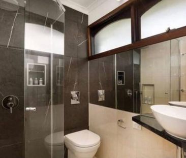 Exceptional Value – 5 Bedrooms, 3 Bathrooms & Multiple Living Areas in Doncaster - Photo 6