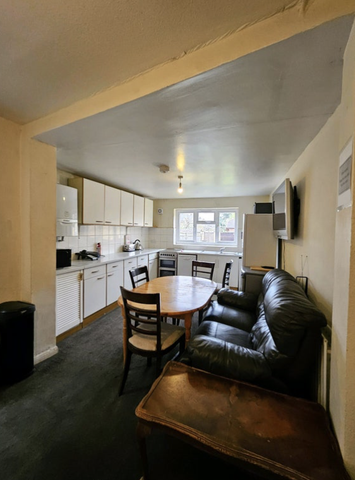 6 bedroom terraced house to rent - Photo 5