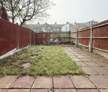 4 bedroom terraced house to rent - Photo 4