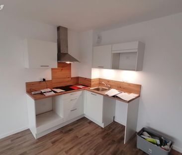 A LOUER- A SAINT-ERBLON - Dans résidence très récente, en centre-bo... - Photo 3