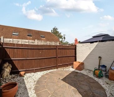 3 bedroom end of terrace house to rent - Photo 3