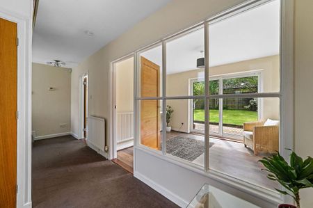 4 bedroom detached house to rent - Photo 2