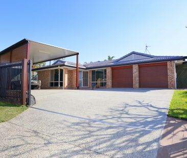 FAMILY LIVING WITH POOL AND CARAVAN SPACE - Photo 3