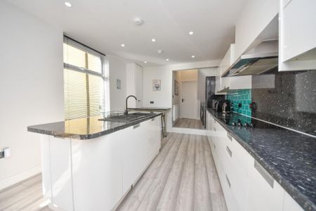 1 bedroom in a house share to rent - Photo 4