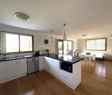 Furnished 2 Bedroom Apartment Moments from the Beach - Short Term R... - Photo 3