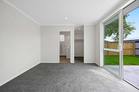 Welcome to your next home – a warm and inviting three-bedroom property that’s super easy to live in. - Photo 3