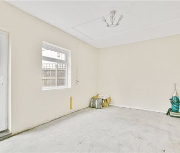 Runnymede Gardens, Twickenham, TW2 7BS - Photo 3