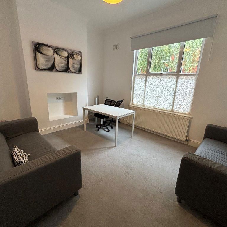 4 bedroom terraced house to rent - Photo 1