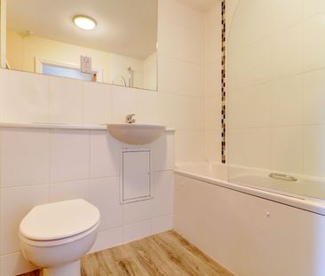 2 bedroom flat to rent - Photo 4