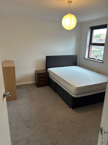 3 Bed Flat, Assembly Passage, E1 - Photo 3